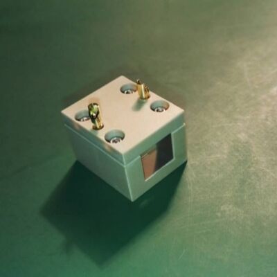 Acheter Les cellules Pockels LN (LiNbO3) ont un coefficient électro-optique élevé, une tension de demi-onde basse, un seuil de dommages élevé, un revêtement AR, pour le commutateur Q, le modulateur de phase, la communication laser et les systèmes laser industriels. fabrication en ligne